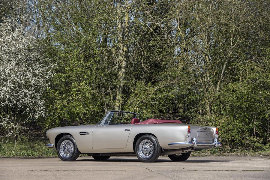  Aston Martin DB4 Convertible 1962 года  (фото 20 из 41)
